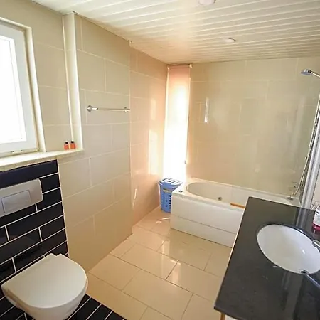 Bluehomes Hotel