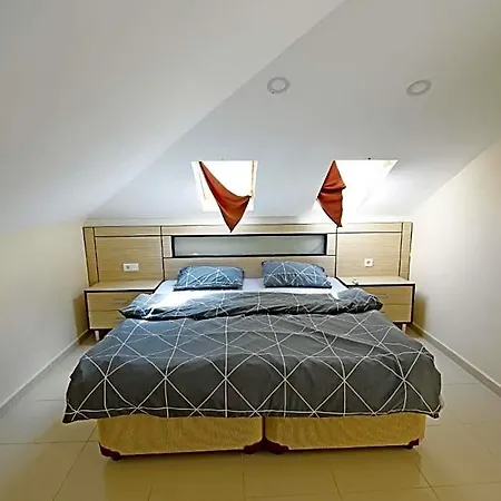 Bluehomes فندق 5*